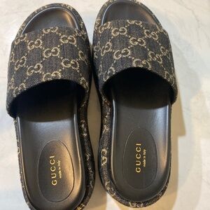 Gucci platform sandals size 37